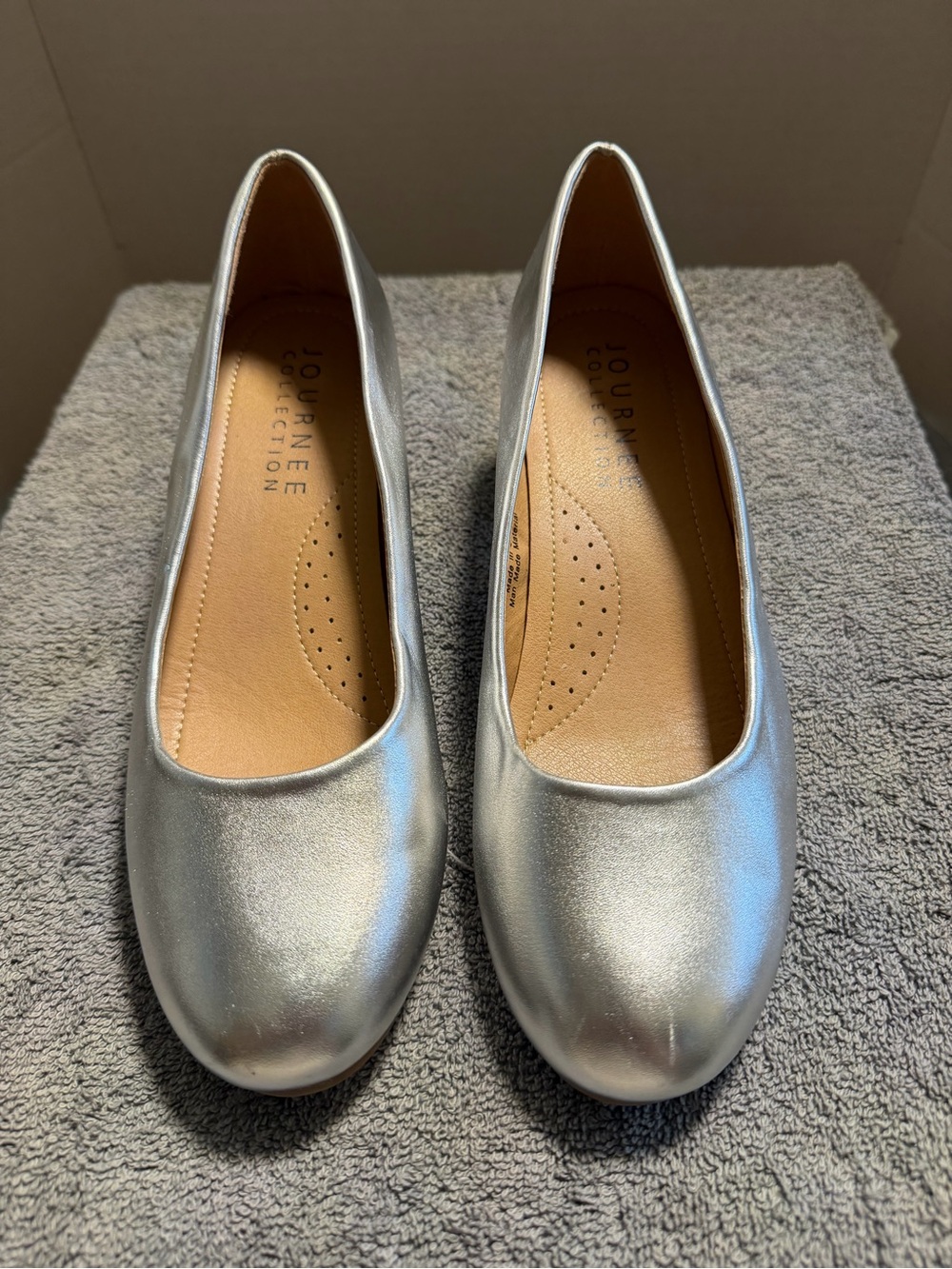 Journee Collection Silver Man Made Low Wedge Heel Pumps Size 7.5 NWOT